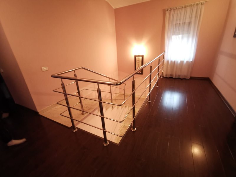 Otopeni str. Sofia vila P+1Et 5 camere 3 bai terasa inchisa garaj