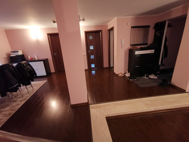 Otopeni str. Sofia vila P+1Et 5 camere 3 bai terasa inchisa garaj