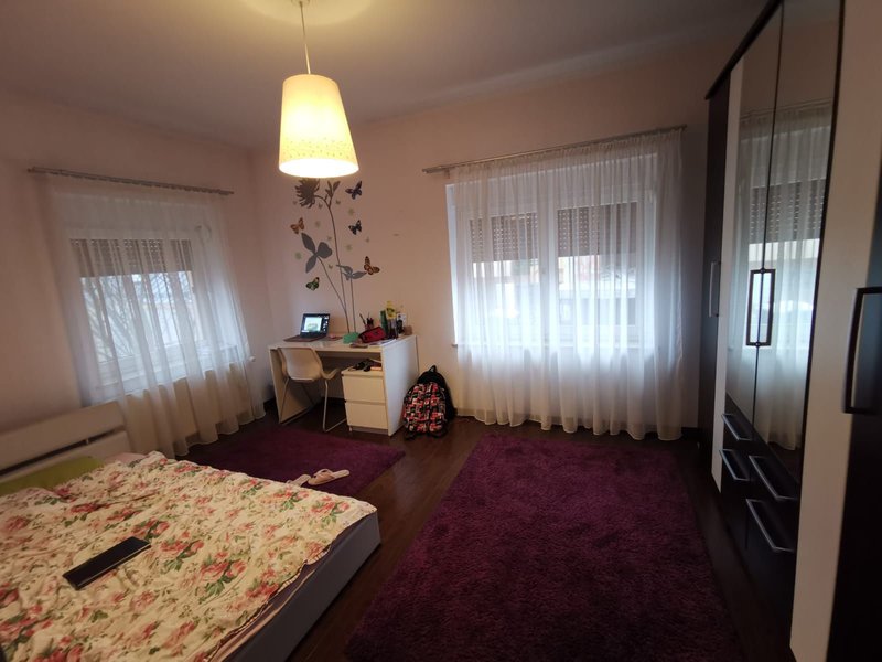 Otopeni str. Sofia vila P+1Et 5 camere 3 bai terasa inchisa garaj