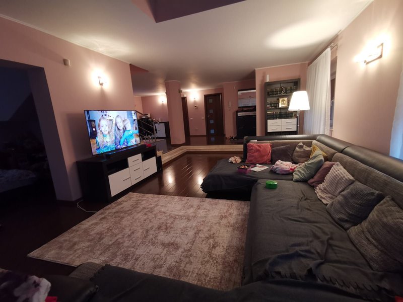 Otopeni str. Sofia vila P+1Et 5 camere 3 bai terasa inchisa garaj